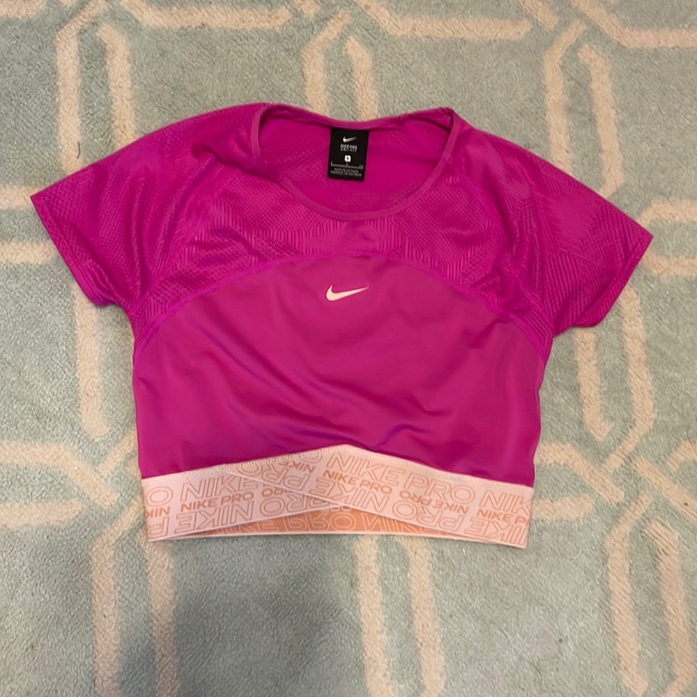Nike workout crop top short sleeve size small